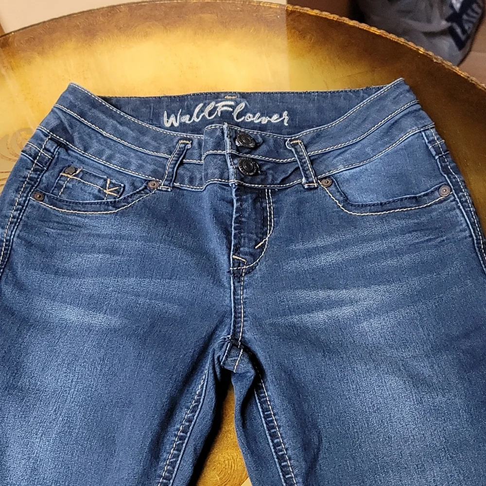 Jeans - Picture 1 of 2